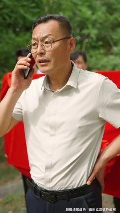 《奶奶的废品车载我进清华》